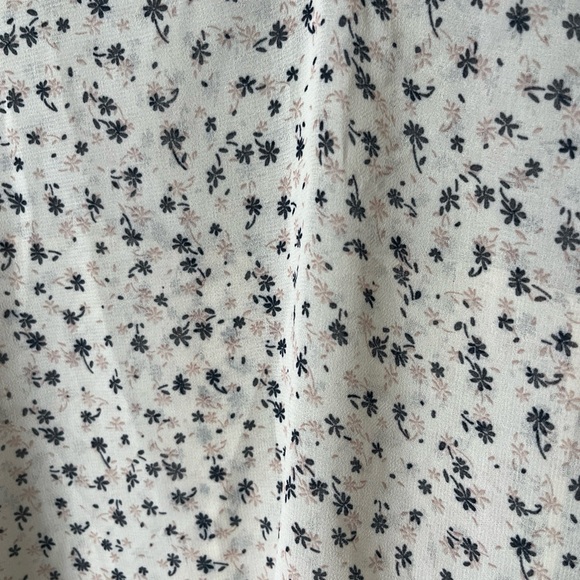 Cabi 8026 Blouse Top Womens M Beige Gather Baby Floral Print Semi Sheer Flowy - Picture 6 of 6